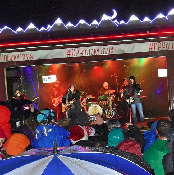 Don't forget! Tonight the CP Holiday train rolls into Lambton Yard at 8:15 tonight so get your food donations ready and dress warm!  #everyridecounts #bikoappen #cycling #walking #CPholidaytrain #give #Toronto