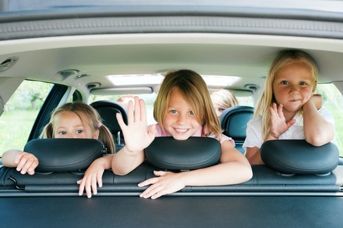 HiTechCarCare's tweet photo. The holidays are fast approaching, and you're packing the bags for a long road trip. There are only so many movies you can watch and having fun with the family is part of the plan. Here are a few road trip car games to consider. https://t.co/sBfrUfjQGz https://t.co/u8VQNJnSxL
