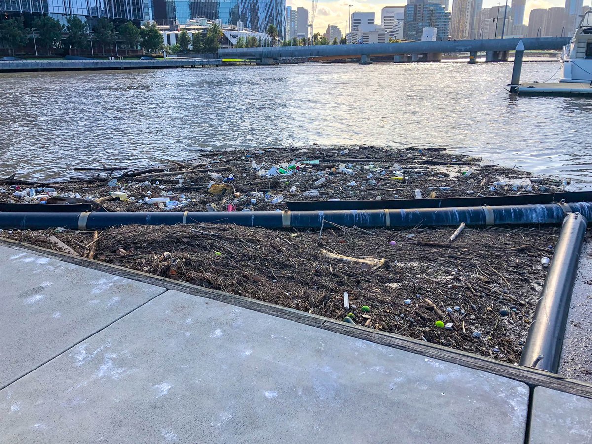 cityofmelbourne's tweet photo. Did you know in October, we removed 47,000 pieces of rubbish from our waterways? The culprits: Clear plastic wrap: 33% , Plastic bottles: 16% ,Cigarette butts: 5%, Plastic straws: 3%
Keep our waterways clean by rejecting single-use plastic and put your rubbish in the bin. https://t.co/cKTbDHINef