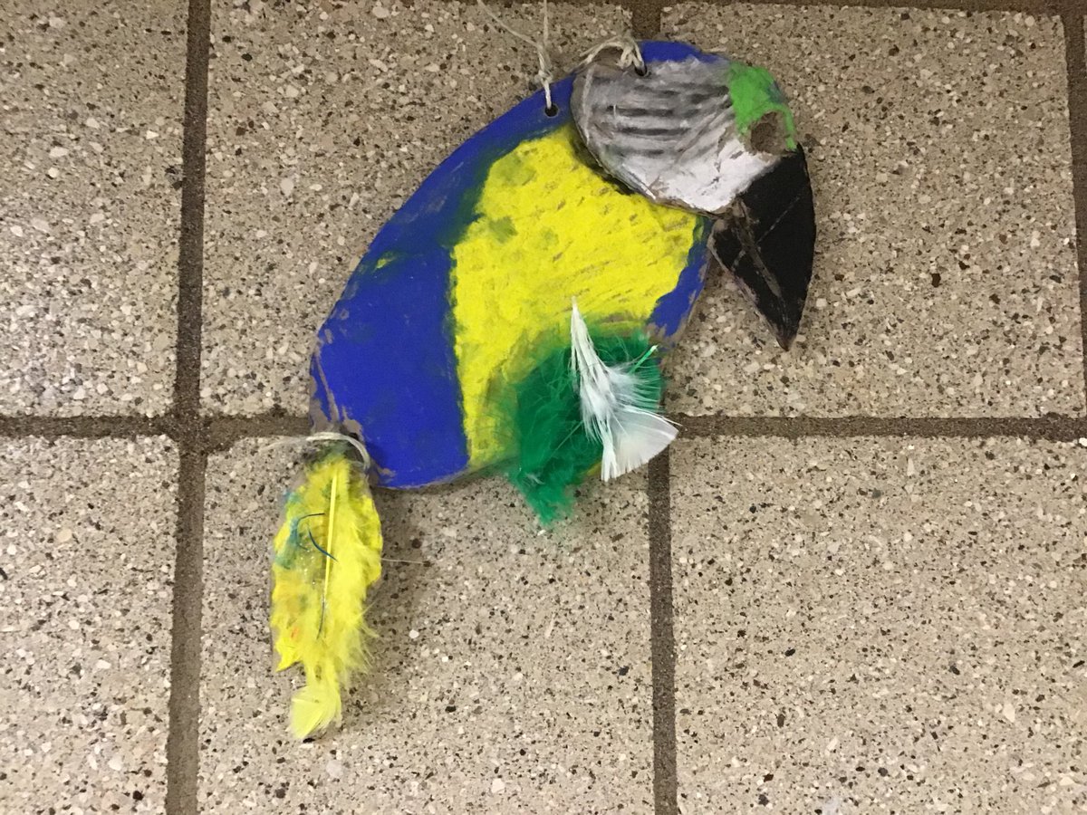 wavesandrocks's tweet image. Look out below! Birds in the hallway! #K12ArtChat #isd94