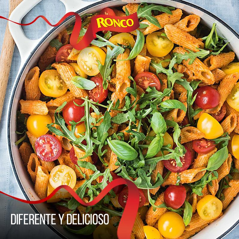 Cuando la monotonía se acerca a mi cocina, la alejo con un plato como este.
Les regalo un dato… El plato se llama ensalada de pasta con romesco.