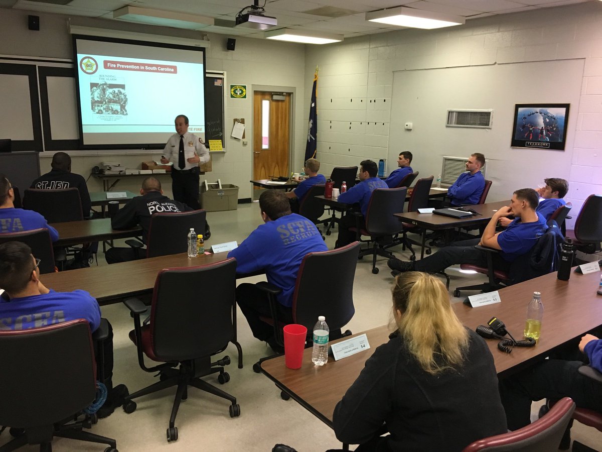 FireSafeSC's tweet image. CRR Section Chief Josh Fulbright and CRR Curricuulum Coordinator Anthony Scoggin teach 4-hour block to SC Fire Academy recruits on Community Risk Reduction activities in our state.