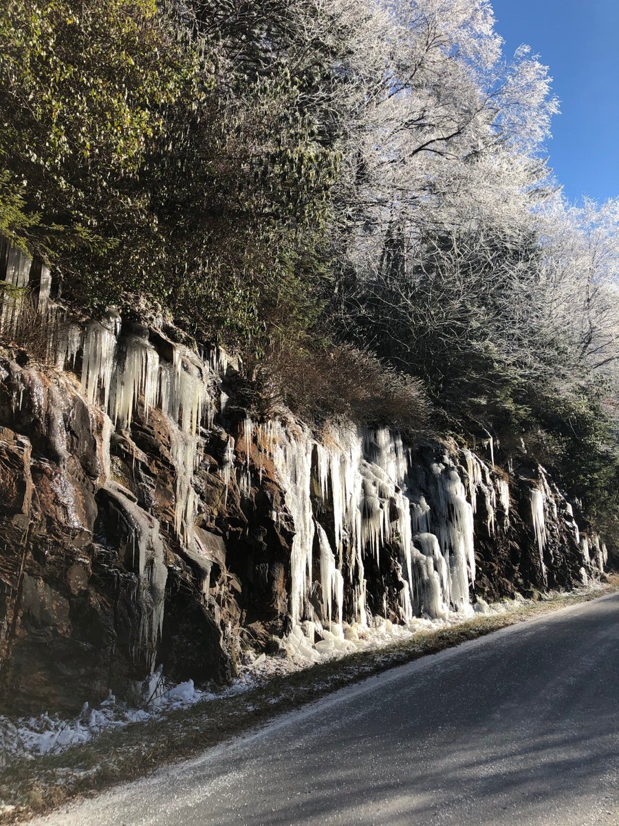 GreatSmokyNPS's tweet photo. Last night's cold temperatures also brought snow in high elevations! Enjoy these photos taken by a ranger this morning along Newfound Gap Road. Remember, you can get road closure info year-round at @SmokiesRoadsNPS. https://t.co/O02az90Naj