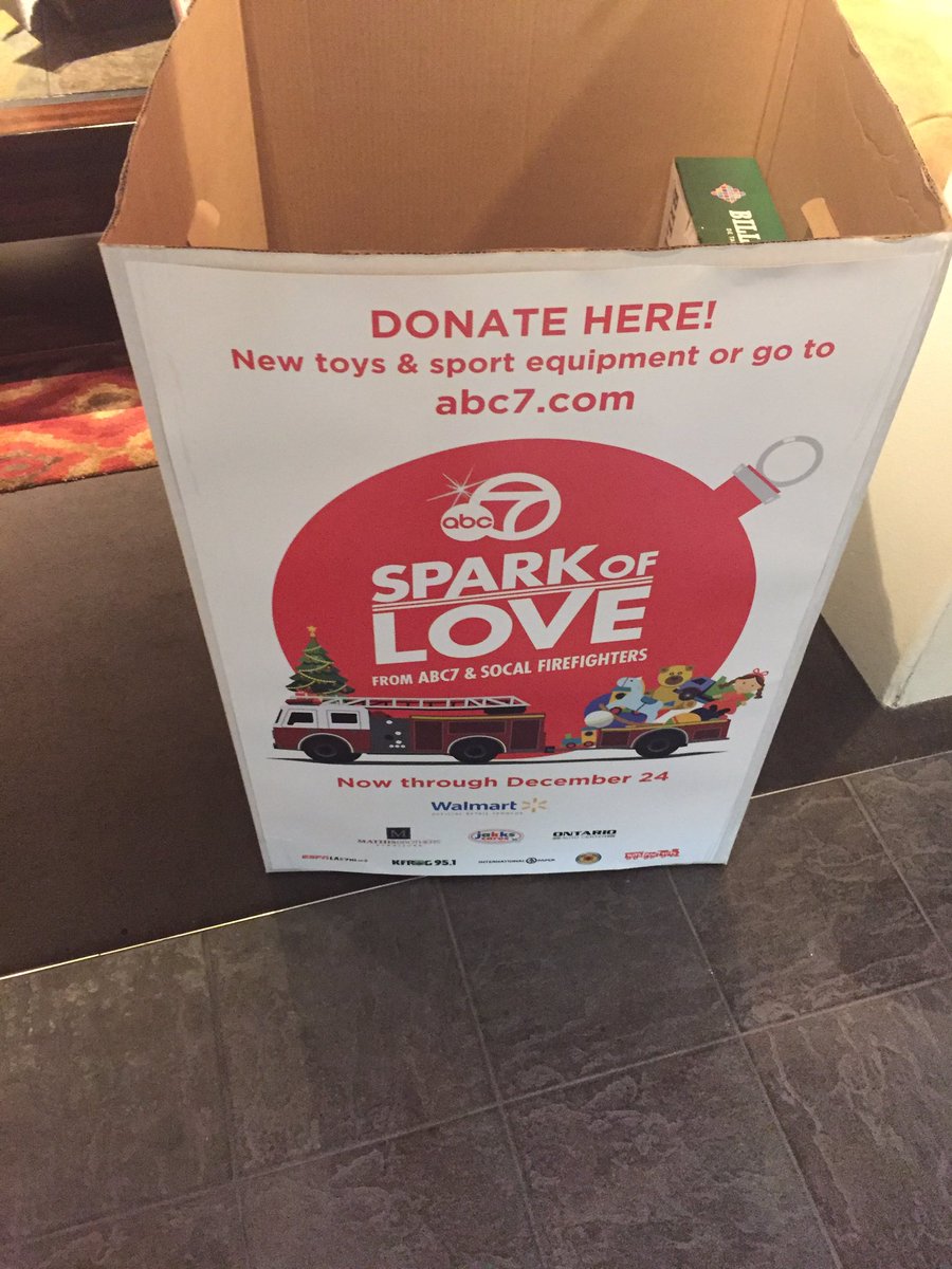 BGSleepCoaches's tweet photo. Stopping by @Mathis_Brothers for a better night sleep? Don’t forget @Mathis_Brothers is a Spark Of Love Toy Drive sponsor! Bring an unwrapped gift or purchase one at Mathis Brothers in CA to gift to an underserved child during the holidays 🎄🎁 @BEDGEAR @HollyBedgear #sleepfuel https://t.co/KmjpVXArcI