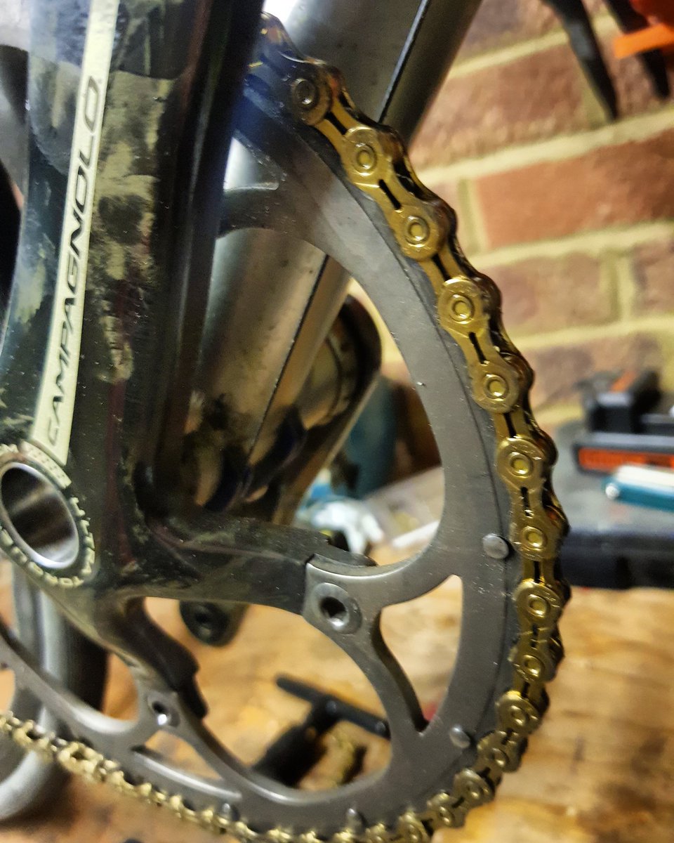 markpearson72's tweet photo. #newchain #wednesday #kmcchains #campagnolo #lynskey #helix #summerbike https://t.co/rJfTYlGq9T