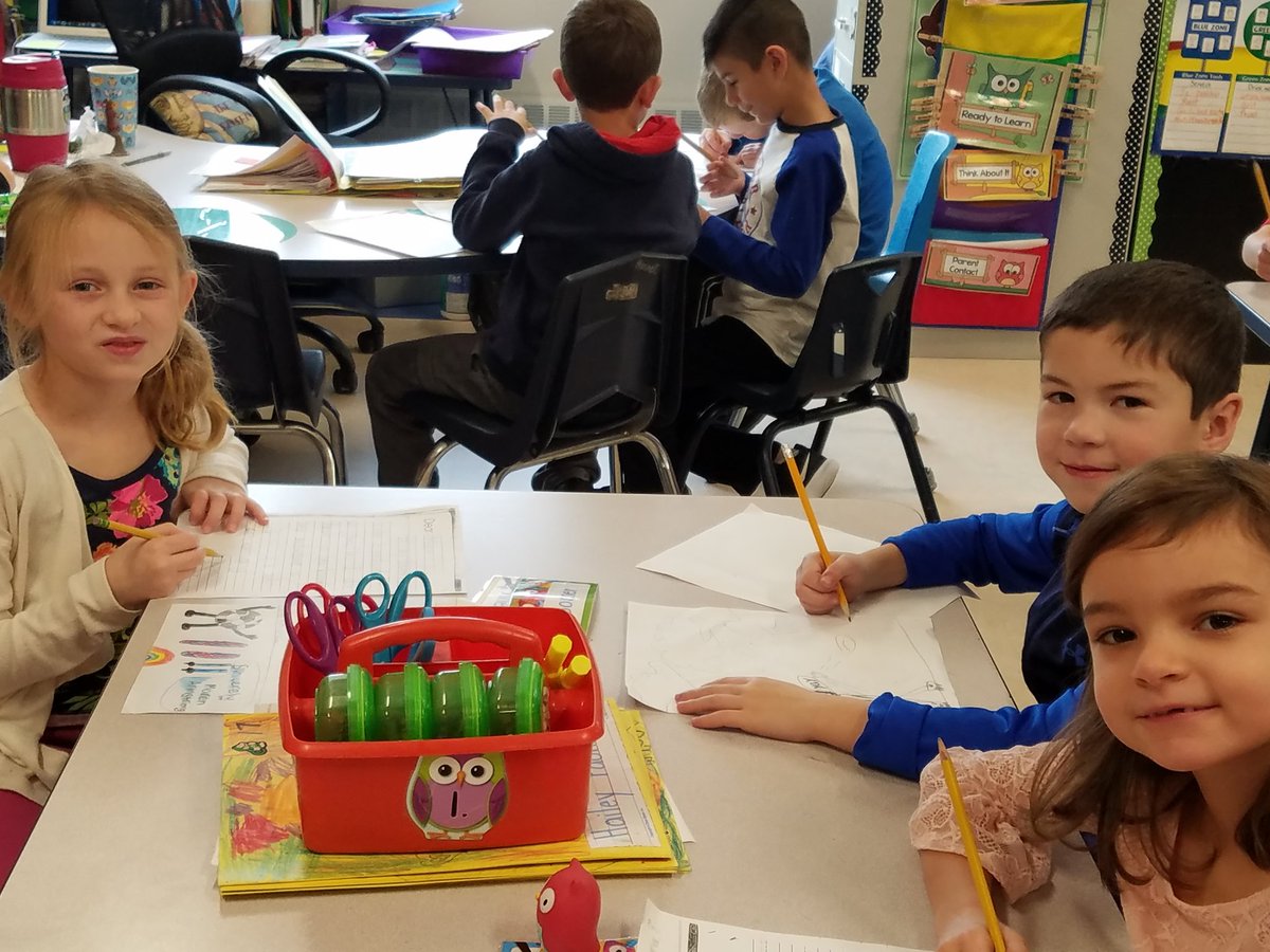 DebiMarinelli's tweet photo. Excited to write back to our new 4th grade pen pals! Especially when we get to write back to Mrs. Marinelli's daughter's class!✏ @Mrs_deLara @GoldenBrookWSD @GBSGr1 #Firstgradefamily https://t.co/JTGBM9hsed