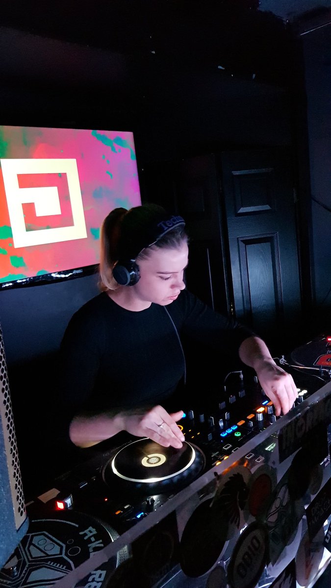 Fyah coming in! <a href="/pankajuhasz/">panka juhasz</a> deep in the mix right now!
Check it @ djmag.com/bunker