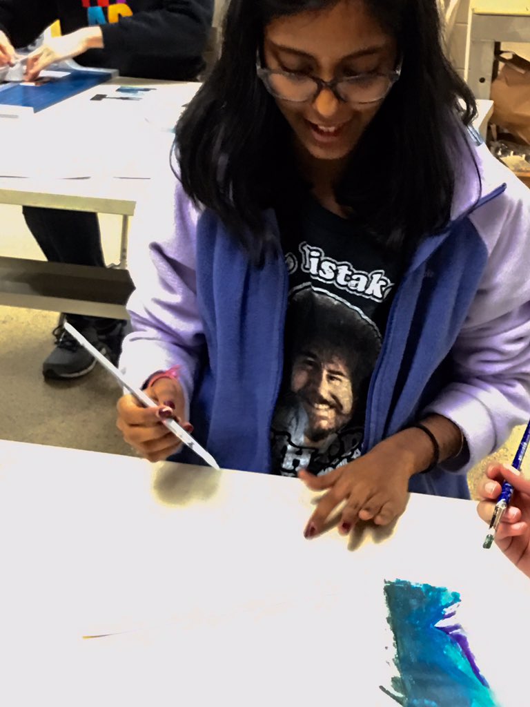 bellafiore3's tweet image. #BobRoss day @PewaukeeHS #phsartclub today #happylittletrees #artteachersofinstagram #artsed #WiArtChat #k12artchat