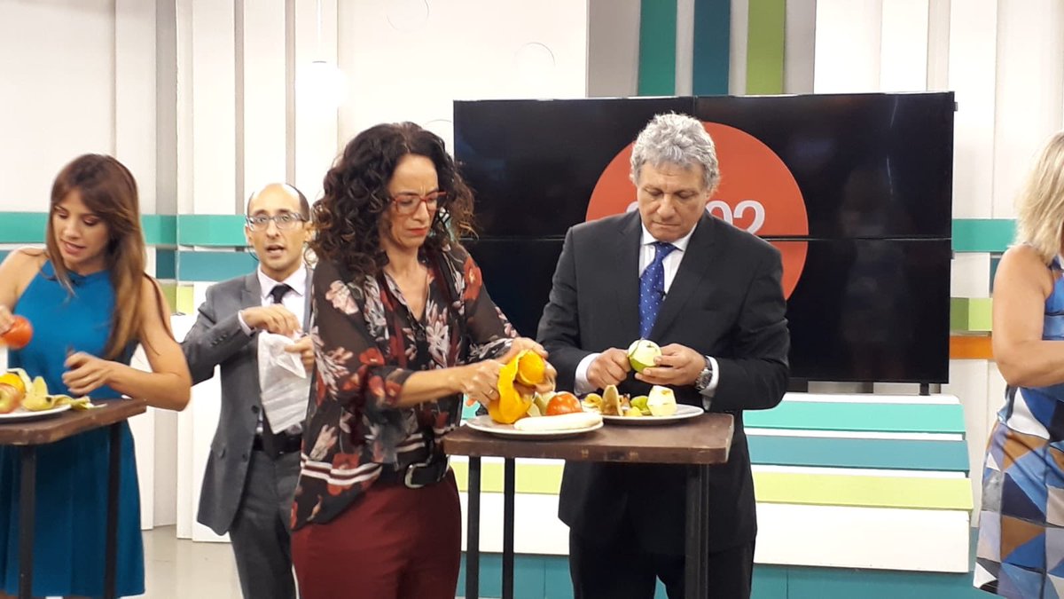 ENConsentidas's tweet photo. Paren las rotativas! ⚠️ y te lo decimos en serio! Viste el programa que vamos a tener este sábado?!?! IMPOSIBLE perdértelo! Qué te parece? 😀😀😀 @saritaperrone @MariaGomensoro @emiliadays @DDelgrossi @KesmanAlberto @SoleOrtega_Uy #CarlosMasterChef https://t.co/QviLP1tEEe