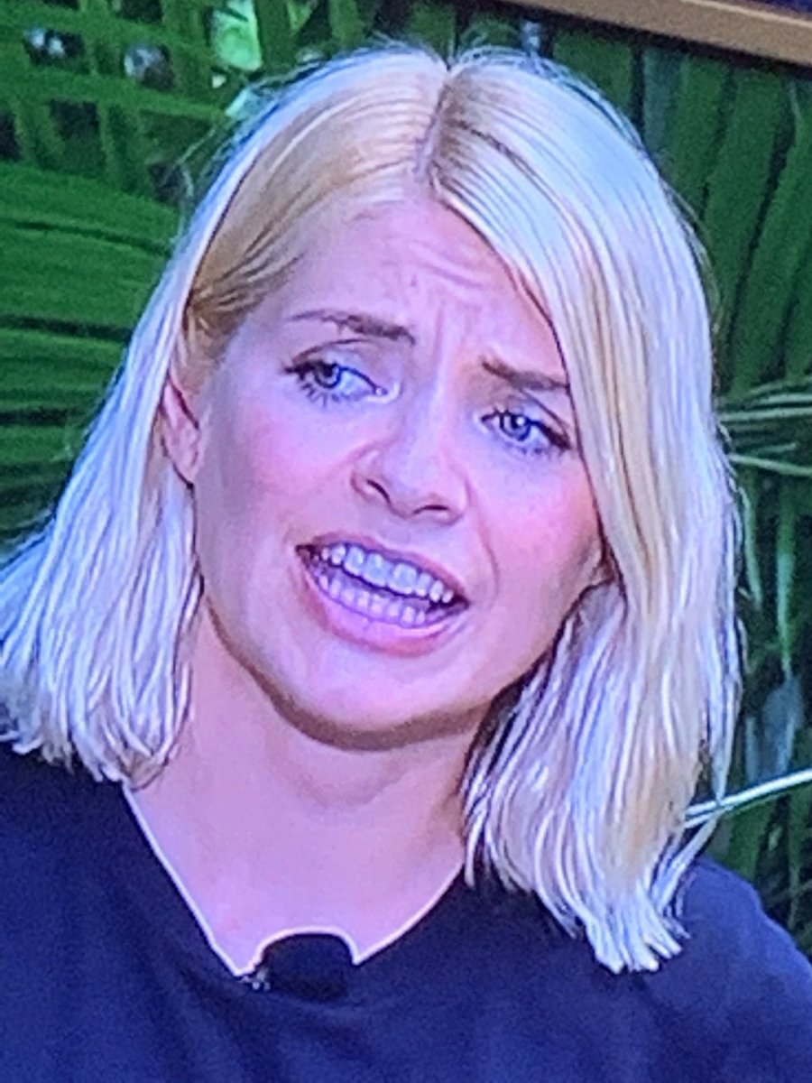 _InterStuff_'s tweet image. Best reaction ever ! More focused on @hollywills than the trial 🤣😂 #imaceleb @imacelebrity