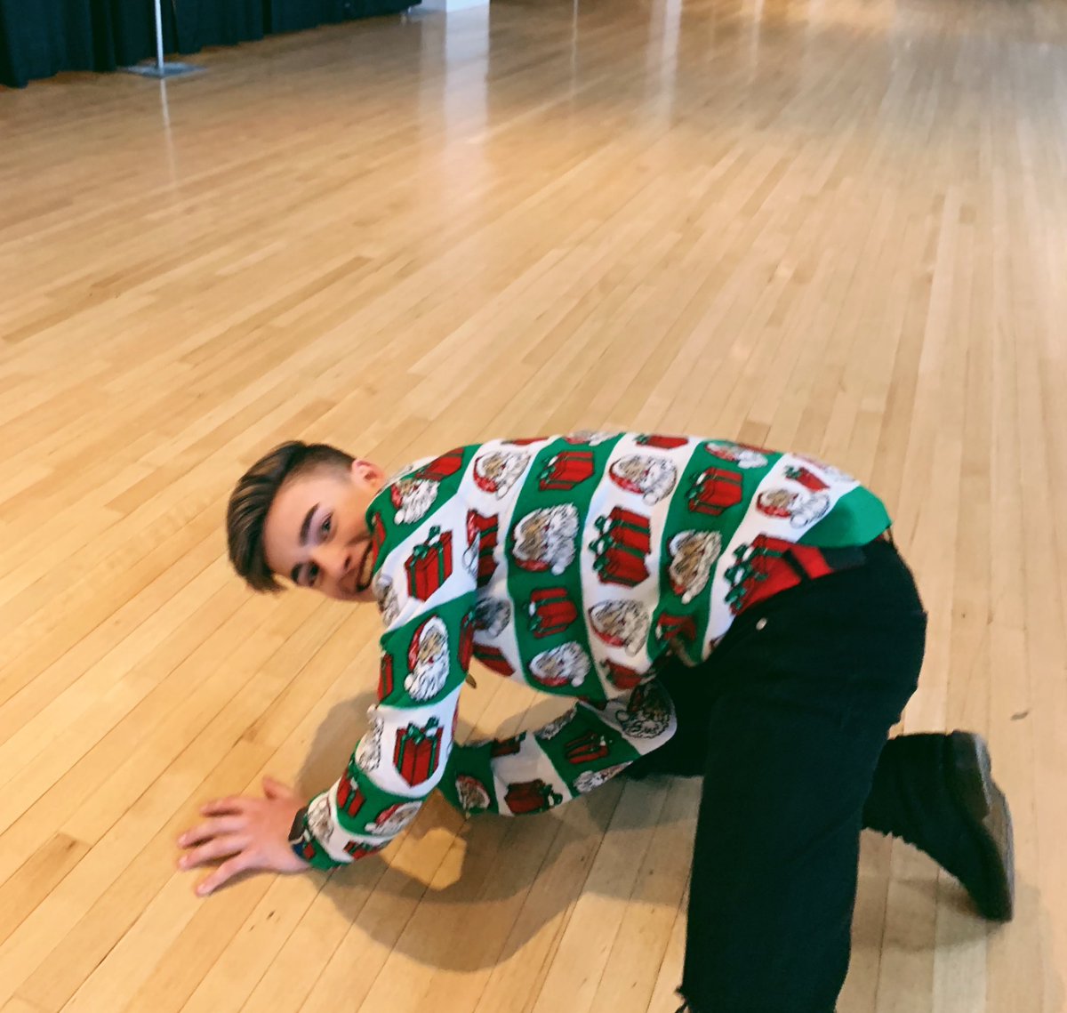 johnnyorlando's tweet photo. when you realize christmas is in 27 days https://t.co/yk9AKimlx6