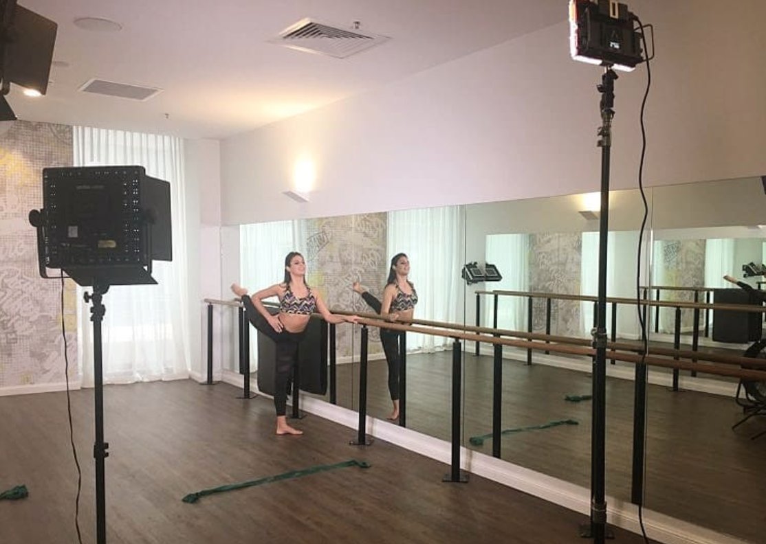 Move123virtual's tweet image. A little behind the scenes shot of our Barre session with the talented @valeriamarrarafitandan in this weeks filming #move123 #barre #behindthescenes #staytuned