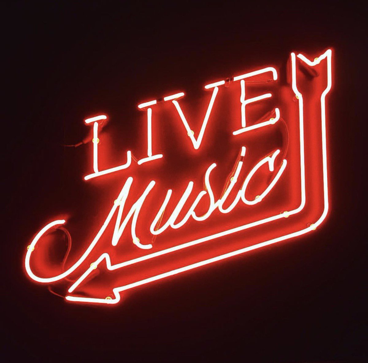 The best in the city! 😉🎶
-
-
-
-
#chicago #thebassment #cocktails#rivernorth #dance #nightlife #cheers#champagne #girlsnight #lounge #speakeasy#besttimes #city #fall #wine #Saturday#livemusic #music #travel #escape #destination #chitown #craftcocktails
