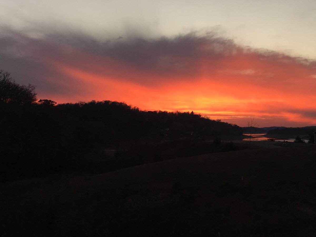 nat_natalia3783's tweet image. Be intentional. 💛 #maketimeforGod #dateyourspouse #spendtimewithyourkids #WednesdayWisdom