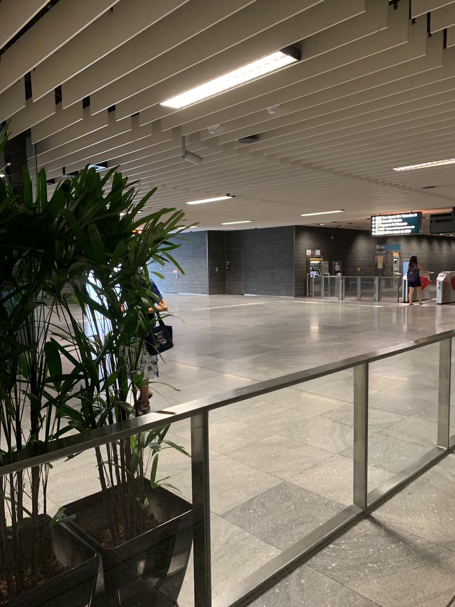 JINLONGMAO's tweet photo. Am here between the lifts area, carrying a brown GrabFood bag! Please come to me with you name and what you ordered! I will not stay longer than 1105. If you signed up for the collection but missed it, plz dm by 12PM to avoid confiscation. https://t.co/O0VeFqXSLJ