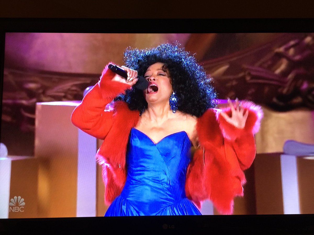 Sophfronia's tweet image. Okay, @DianaRoss, you got me with “Home.” 😭 Spectacular. @Christmas30Rock #ChristmasInRockefellerCenter #RockCenterXMAS #RockefellerCenterTreeLighting