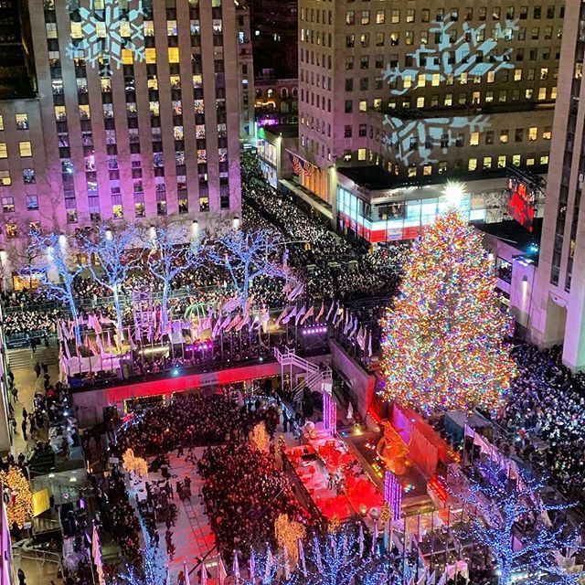 aczeb's tweet image. The tree is LIT!!! #lit #rockefellercenter #christmas #nyc @emfeds00 ift.tt/2PYJfYW
