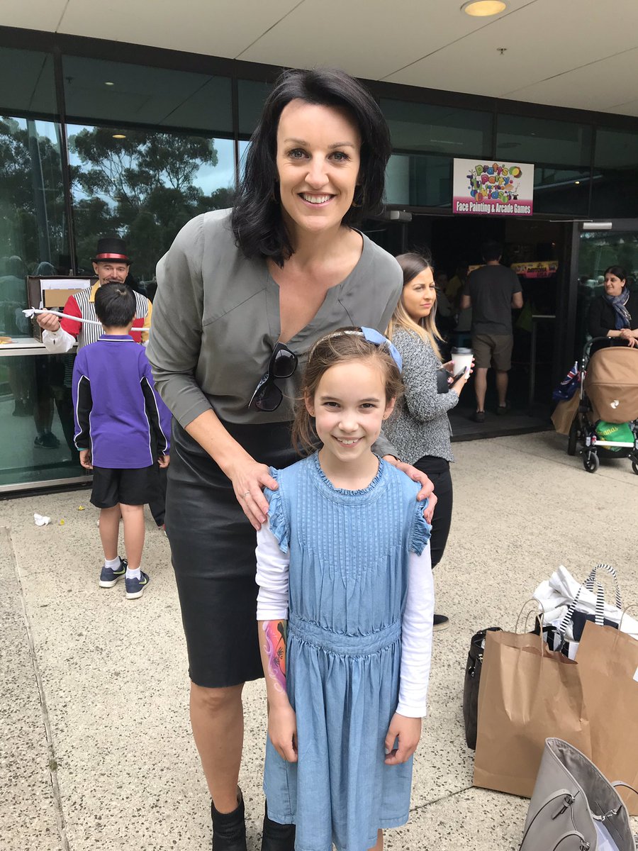 SimoneMClements's tweet photo. Gorgeous roles models inspiring my little girl @biancachatfield @GevaMentor thank you for being so lovely. #netball #sportgoals #mentors #inspiration #kindness https://t.co/kblr2F1t8c