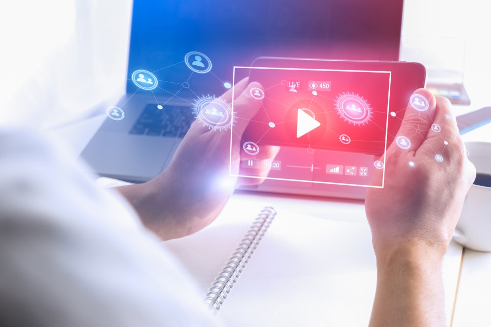 AppcoachS's tweet photo. Annoyed of the #YouTube pre-roll and mid-roll ads?  YouTube is testing 'Ad Pods': skippable back-back video ads.  #advertising 

https://t.co/AYQgYgiuwd https://t.co/OdzRUREXyb