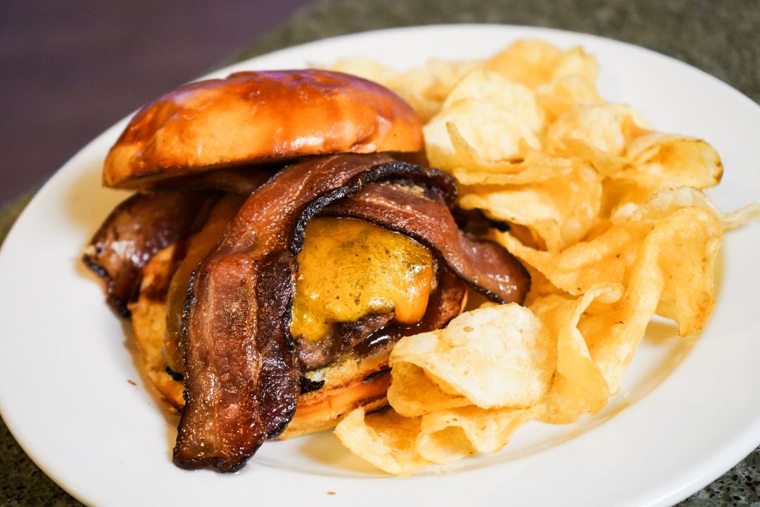 CityHouseMN's tweet photo. The BBQ Bacon Burger at #RRKBraemar... SO good! 🍔 🥓 https://t.co/ixFyJHOA7O