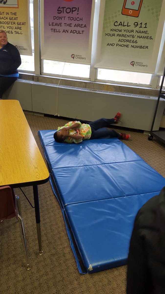 FrcGutermuth's tweet photo. Second Graders @ Safety City being educated on being safe as a pedestrian and the do's and don't of a motorist! Our babies our mimicking us right or wrong! If your babies are under 57 inches tall, please contact your Gutermuth FRC Coordinator! https://t.co/vHLnHDpwil