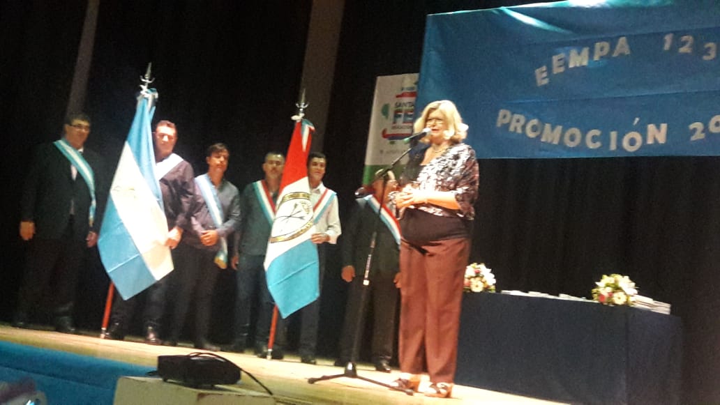 MAlvaradoMR's tweet photo. 👨‍🎓Graduación de Bachiller de 21 trabajadores de @subitealamixta, a través del programa #VuelvoAEstudiar del Ministerio de Educación del @GobSantaFe! ¡Experiencia inédita q comenzó en septiembre de 2016! El espacio dependió del EEMPA Nº 1232, y el cursado fue en la empresa! 👏👏 https://t.co/SOKulUZ400