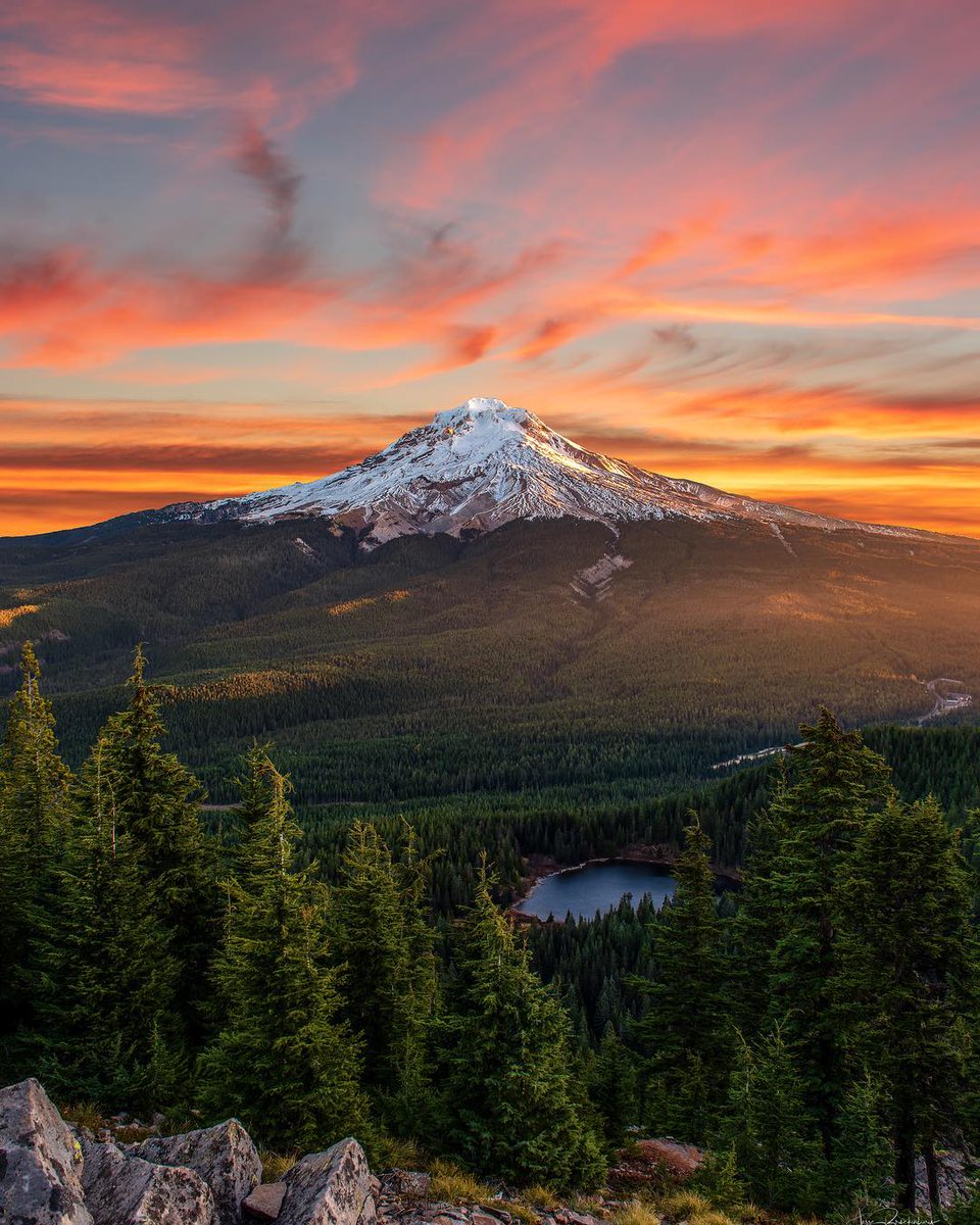 オレゴン州観光局 A Twitteren 朝日がフッド山の景色をさらにすばらしくしてくれます オレゴン