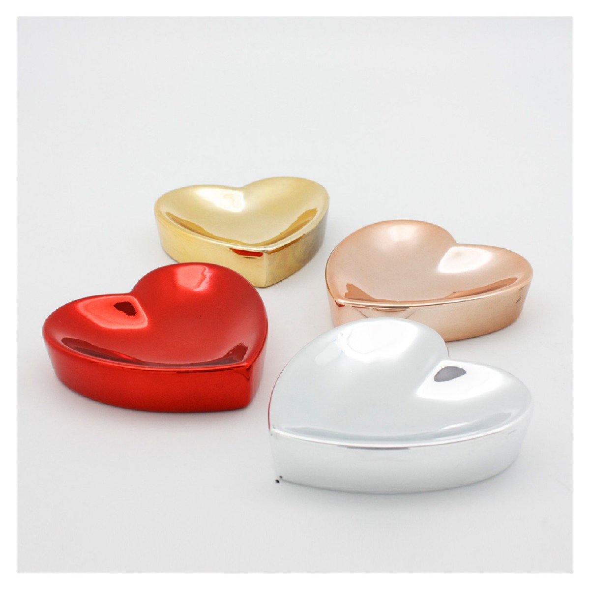 MorphChile's tweet photo. 💛❤️🧡💖con este sofisticado Cenicero Metalla 🚬, también lo puedes usar como joyero 💍 👈o posa vela🕯 👈
.
.
.
#cenicero #joyero #posavela #portavela #corazon #decoracion #deco #regalo #dorado #plateado #goldenred #goldenrose #hogar #casa #diseño #morphchile https://t.co/U7u2qMTacB