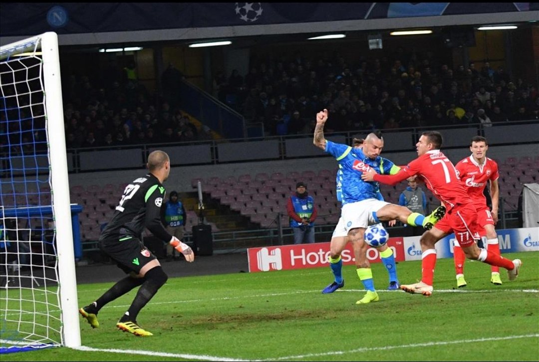 MariaCiullo's tweet photo. #UCL #NapoliStellaRossa #MarekHamsik #UnicoCapitano #ForzaNapoliSempre https://t.co/359VnpAzD9