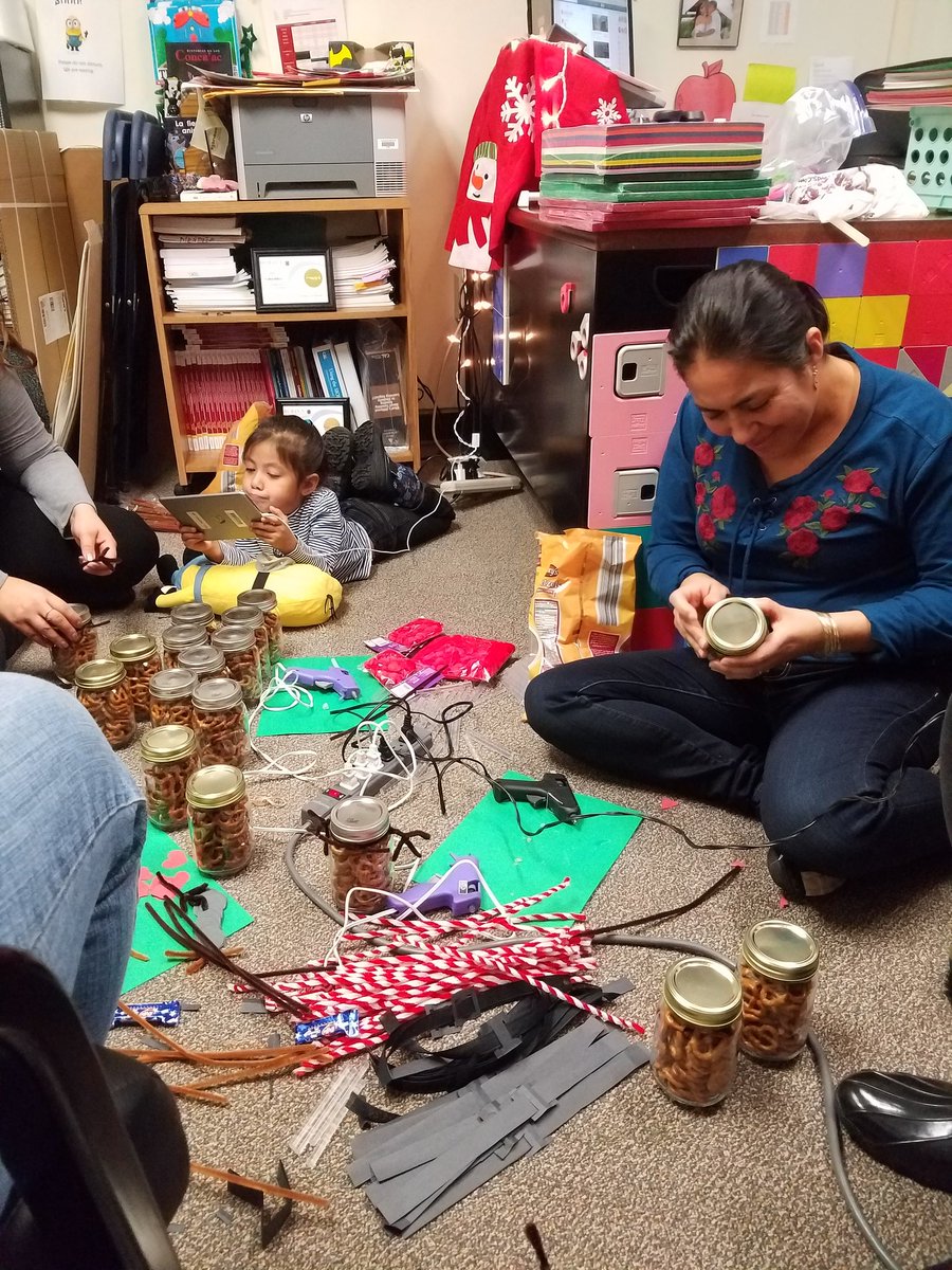 bpac68's tweet photo. Haciendo los regalitos para el 13 de diciembre🎉🎉 @yadimendoza22  #D68EL #BPAC68 https://t.co/a80RAwnSCI