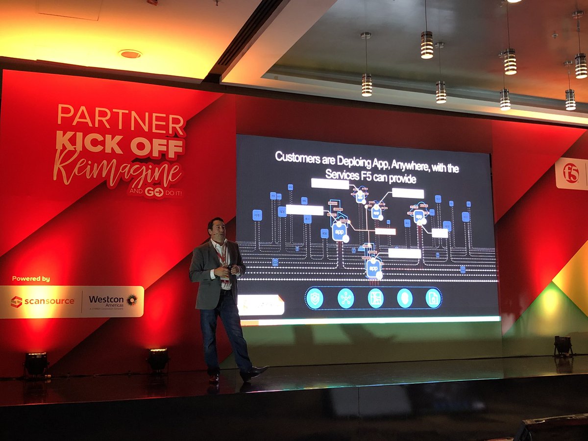 RubenSuquillo's tweet photo. #ReimagineCO estrategia Multi Cloud 👍 https://t.co/0NNqu8CPPA