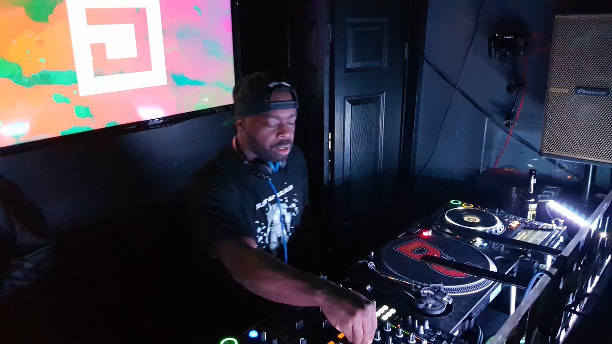 The <a href="/AkoBeatz/">AKO BEATZ MUSIC</a> bossman <a href="/Stretch_AKO/">Stretch Reinforced </a> closing out with pure 🔥!!
Tune in at djmag.com/bunker