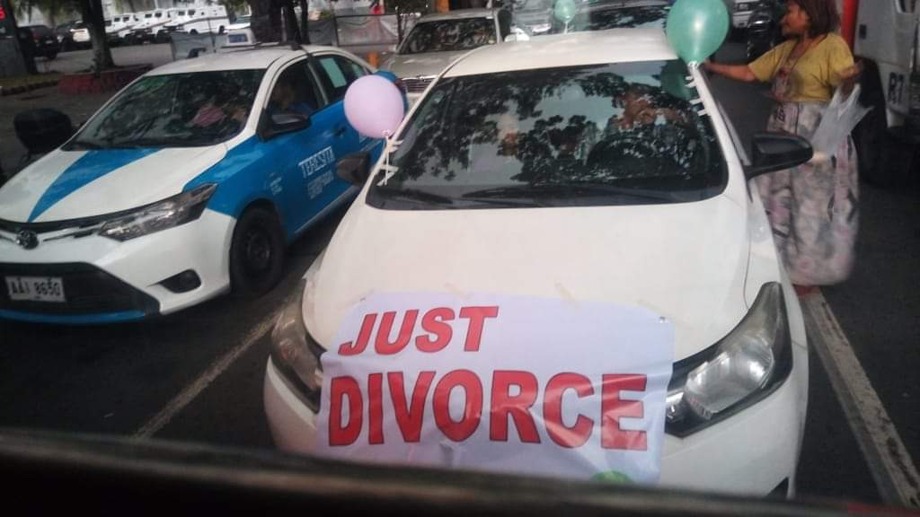 JhilSurio's tweet photo. Divorce Caravan 2(28/11/18)
#DivorcePhNow
#DivorcePilipinas
Pass the HB 7303
& HB 7185
Go go go divorce Philippines https://t.co/fGcN0xsTlp