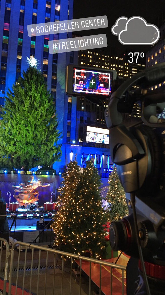 LifeMinute's tweet image. Not a bad spot #treelighting #RockefellerCenterTreeLighting