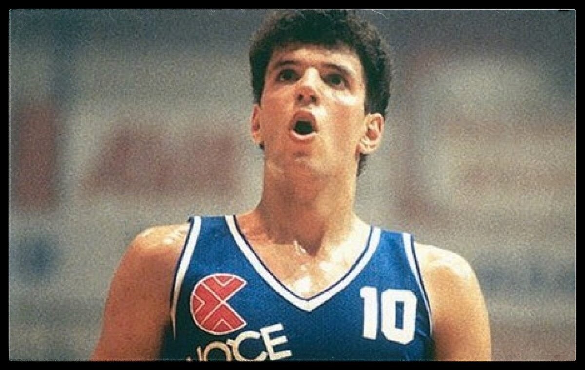 schweissperlen's tweet photo. 🏀
Dražen Petrović, the best European to ever play the game. 
#drazenpetrovic #mozartofbasketball #petro #sibenka #cibona #nets #croatia #retrobasketball #bball #retrobball #schweissperlen #schweissperlenlegends https://t.co/8QbZCWbuvD
