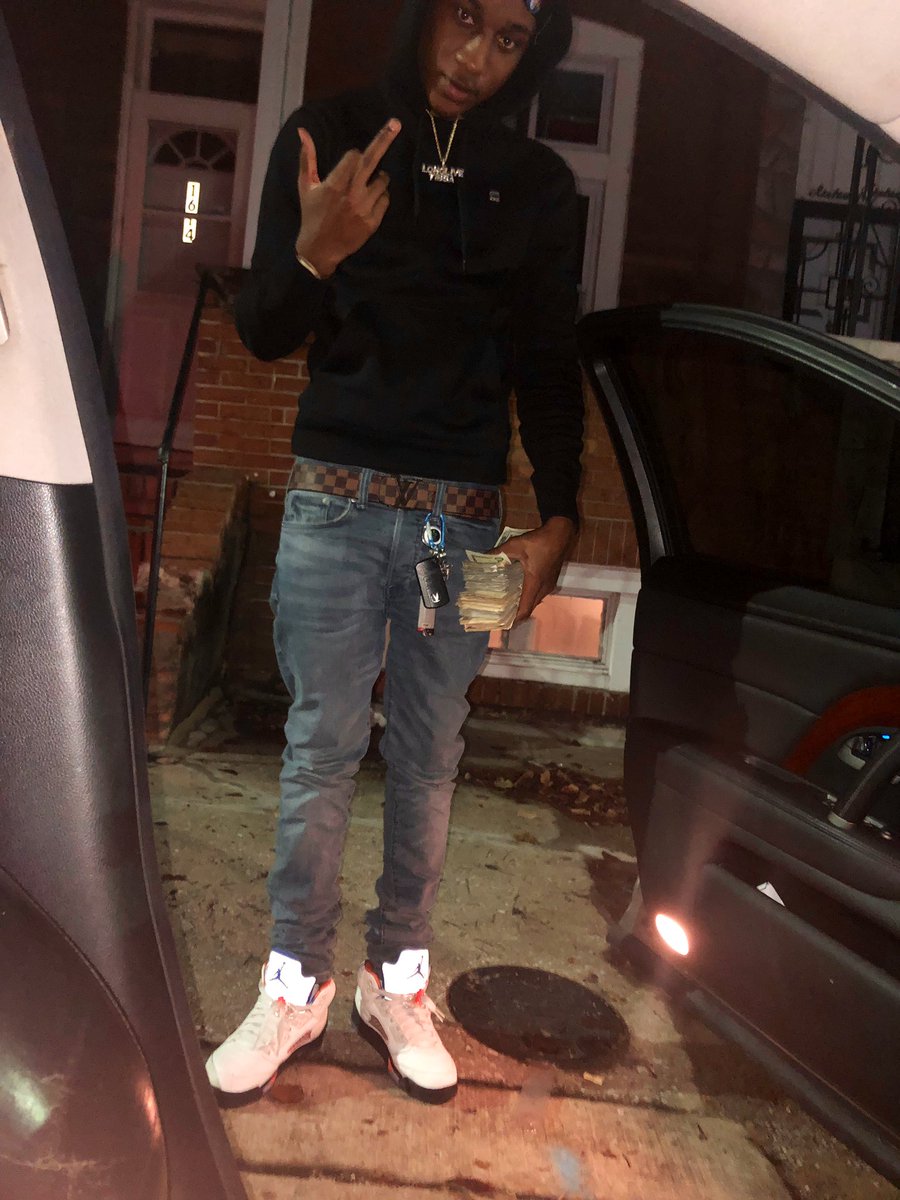 Pugdaplug's tweet photo. Talking about he banging couldn’t beat a weed charge🤦🏽‍♂️ https://t.co/X7vgtV3QzE