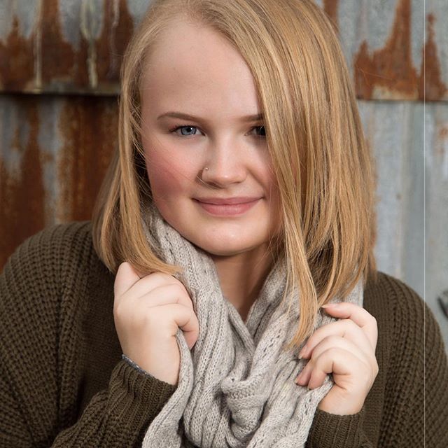 JRphoto's tweet image. Forget this rain. Bring the sweater weather back! 🍁#classof2020 #modelteam #jenniferrutledgephotography ift.tt/2zvFakB