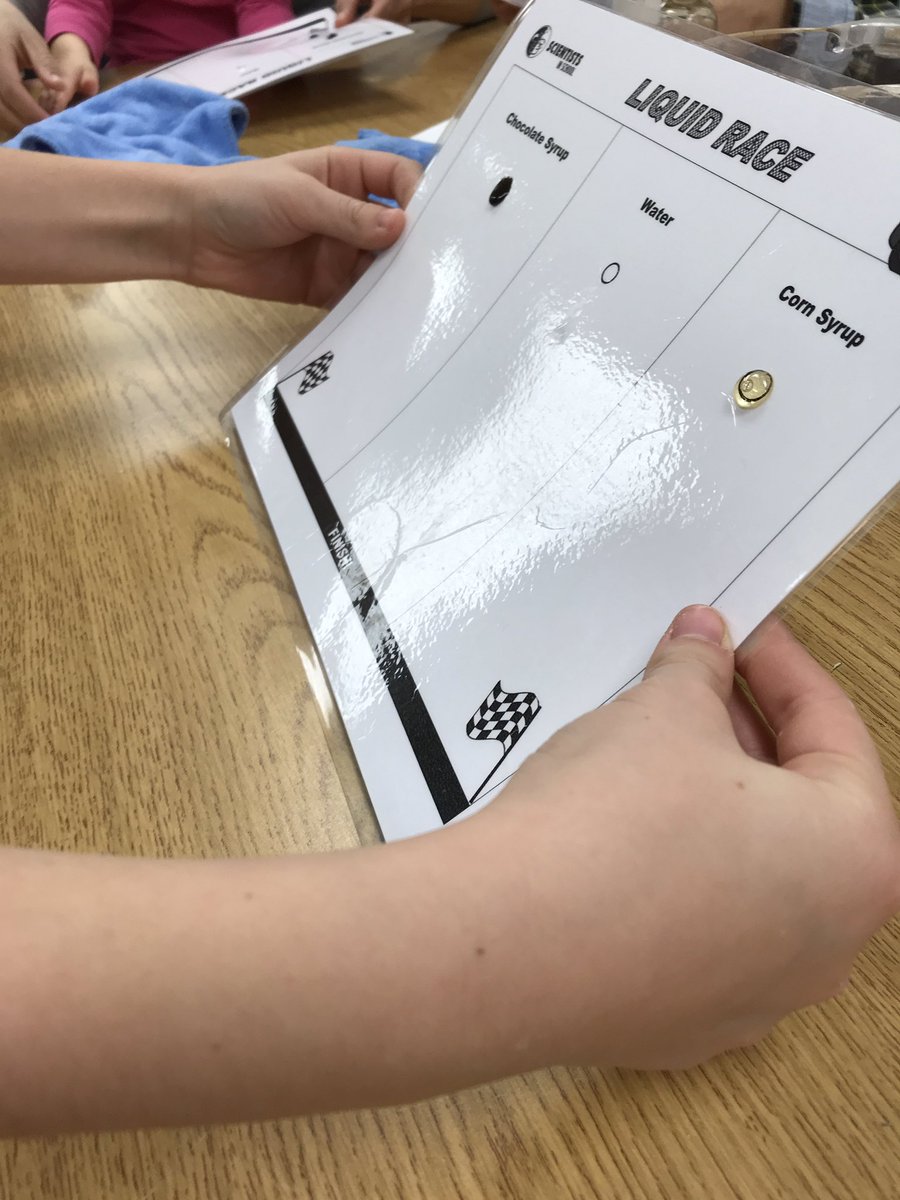 MrsMoaseCCPS's tweet photo. Lots of Hands-on science at Cartwright tonight! #mathmagicalscience. #stickyscience @DDSB_STEM @CartwrightPS @Sci_in_School https://t.co/u0LBuEXhPB