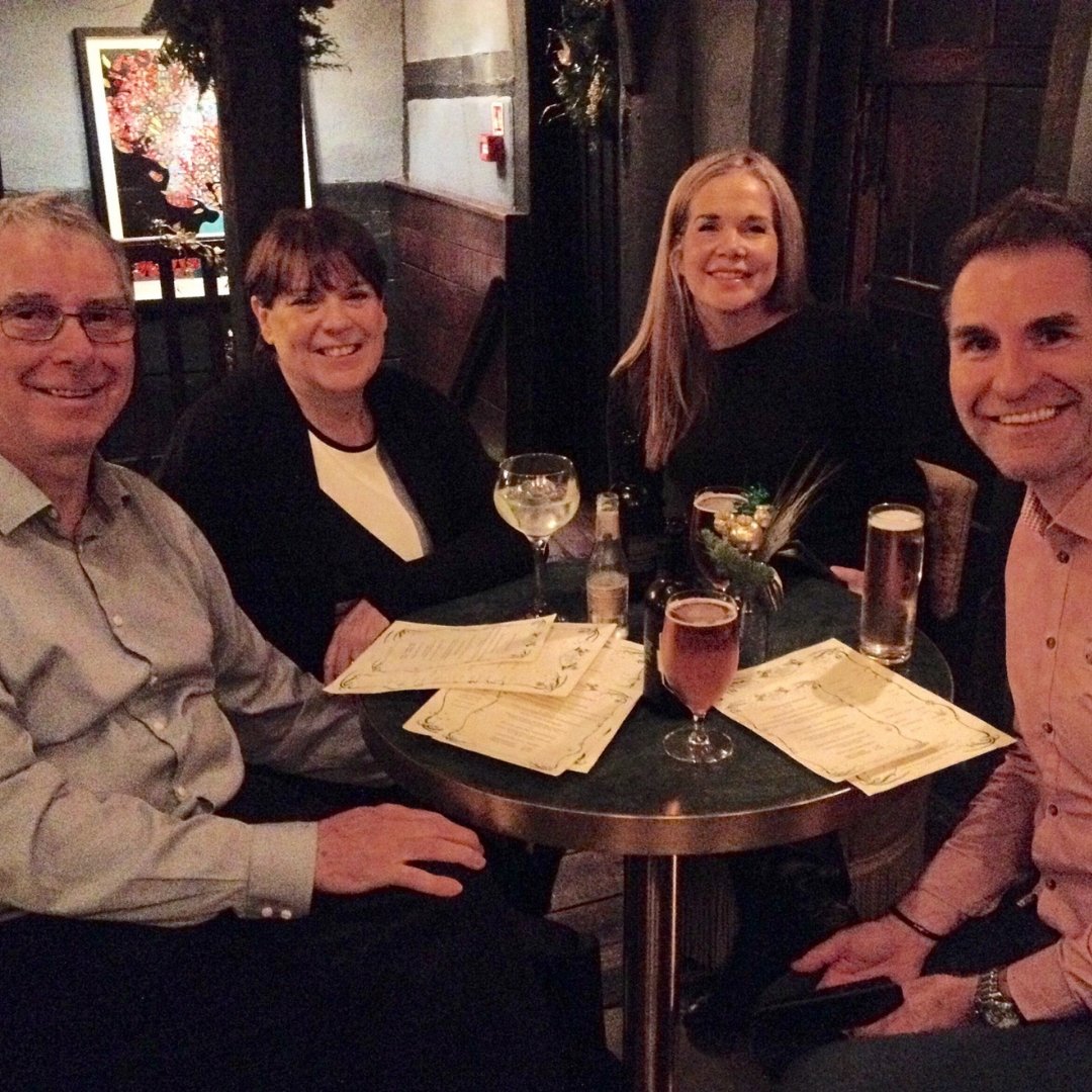 CHESIL CHINWAG Super opportunity to meet old friends Kelly (<a href="/cs_websites/">Clean Slate Websites</a> ) and James (<a href="/jamesw2020/">gong</a> ) of @theonlenetwork and <a href="/winchesterblogs/">Winchester Bloggers</a> for a Chesil Chinwag over a great dinner at the beautiful <a href="/ChesilRectory/">The Chesil Rectory</a>! Love, Liz x #friends #networking #cityofwinchester #winchester