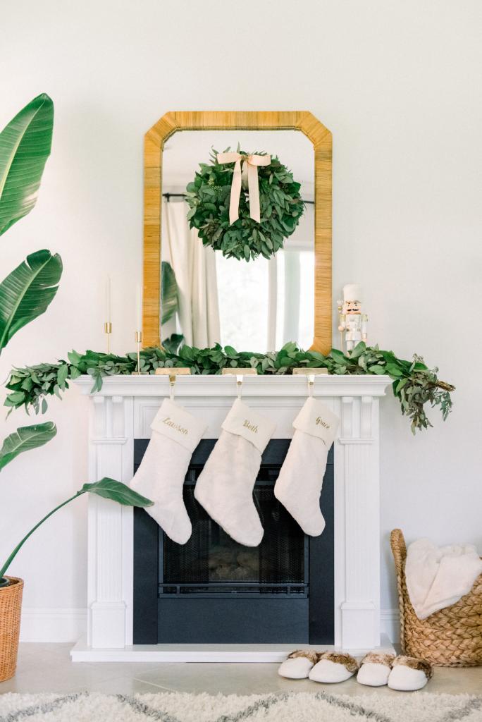 Winter whites with a dash of green 🌴✨ We love <a href="/PalmBeachLately/">Palm Beach Lately</a>'s Faux Fur accents! 
pbsoci.al/6015E18IS