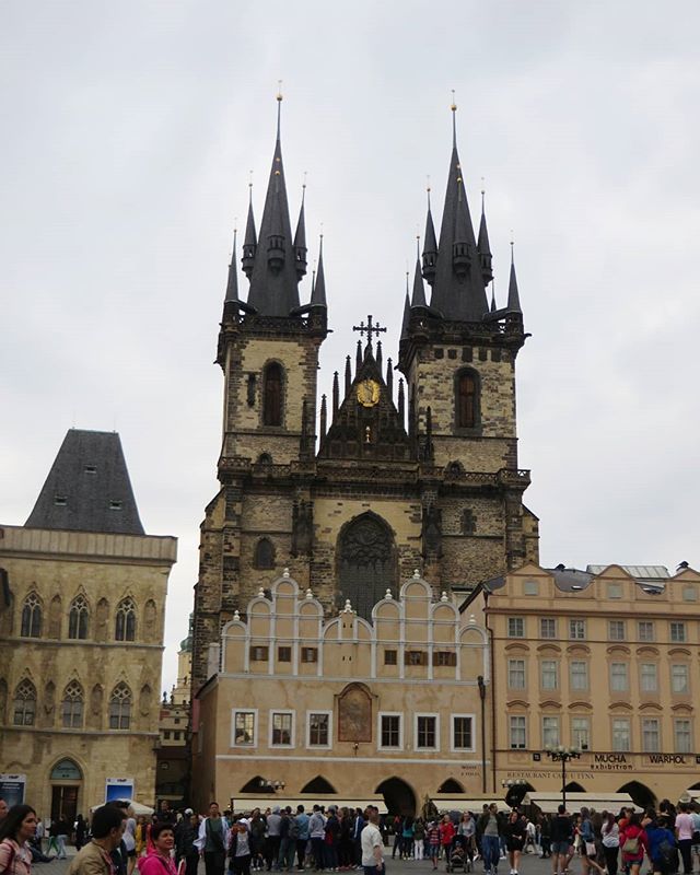 ExploringCuriou's tweet photo. This church is in the main square in Prague. If you look closely, you will see that the two towers are different widths. They think they lost the plans and had to eyeball it, but did a poor job of that.

#visitprague #czechrepublic #prague #church #mains… https://t.co/JzOt3tmLSG https://t.co/EVAuYjbPt6