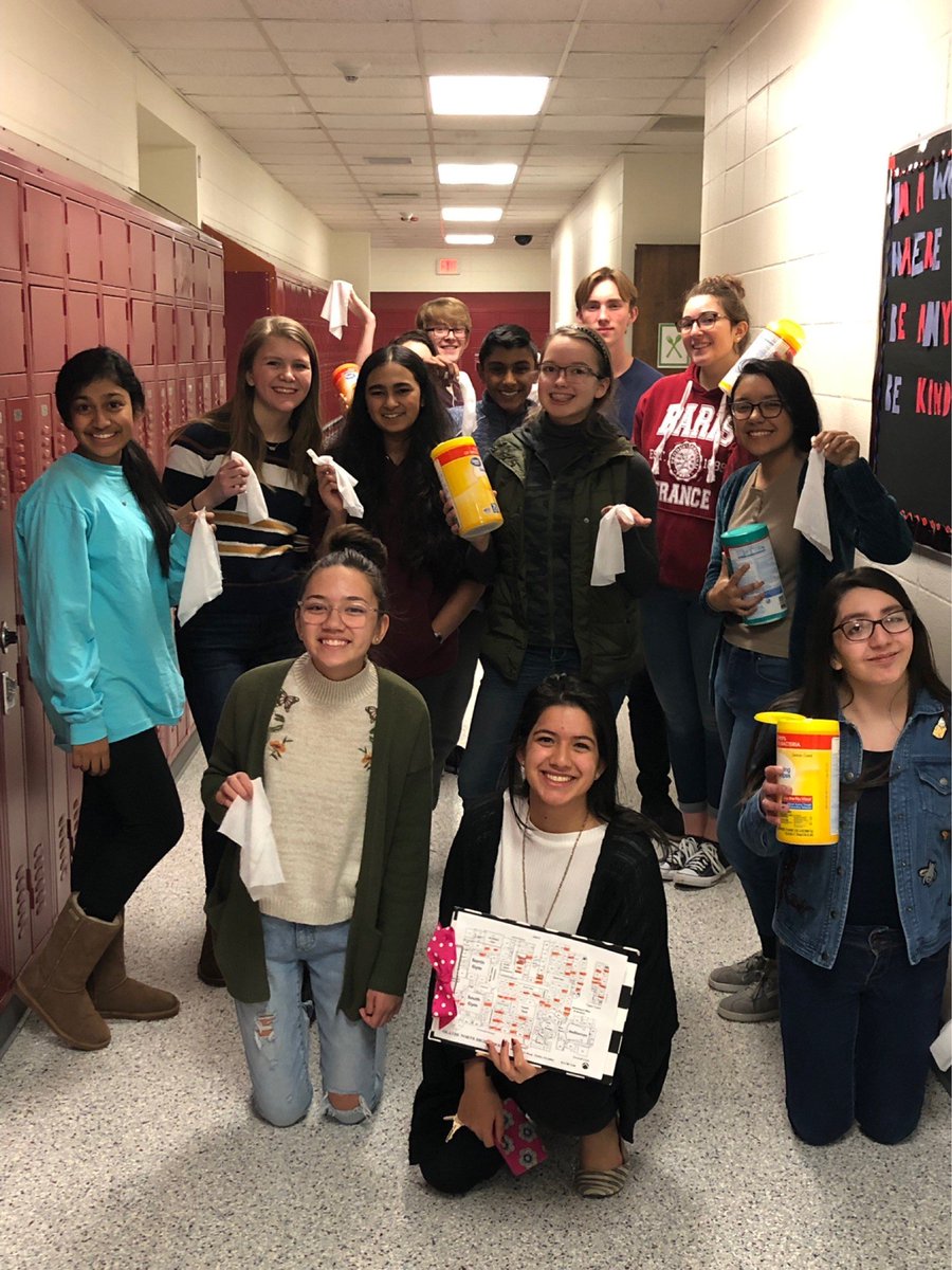 ONEagleService's tweet photo. So proud of our Eagles here! They stayed after school to clean the desks of some very deserving teachers for KAY Citizenship Week. https://t.co/rO3Xix1bXX