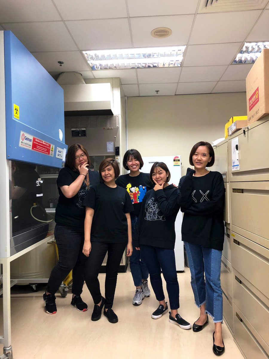 essieheart's tweet photo. Just another day in the life of lab geeks. 🖤
Oh the things we do for friendship. #kawsxsesamestreet #Lab501 🤪 https://t.co/3Gu02XxnPm