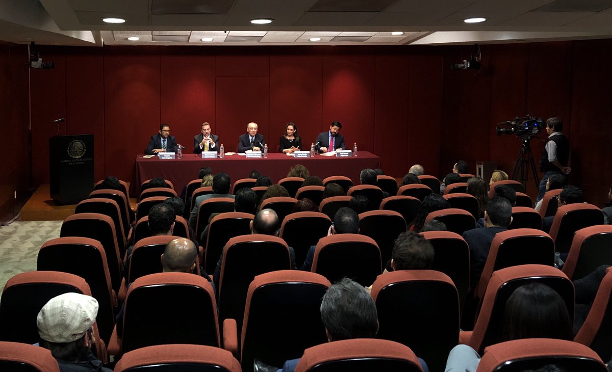 rolarch's tweet photo. Inicia la presentación de “Federalismo(s). El rompecabezas actual”. Les invitamos a seguir la transmisión en el micrositio del #CECSCJN https://t.co/e2N8K7HnGU https://t.co/Kytoxg7MDd