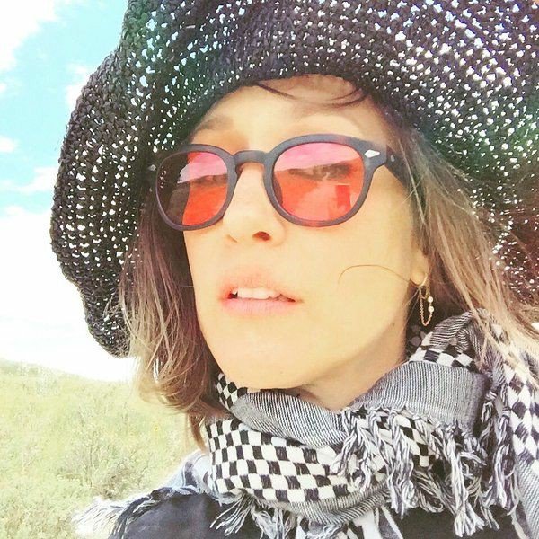 vernaflaminga's tweet photo. Vera Farmiga with glasses is a masterpiece. https://t.co/secw6EY8zm
