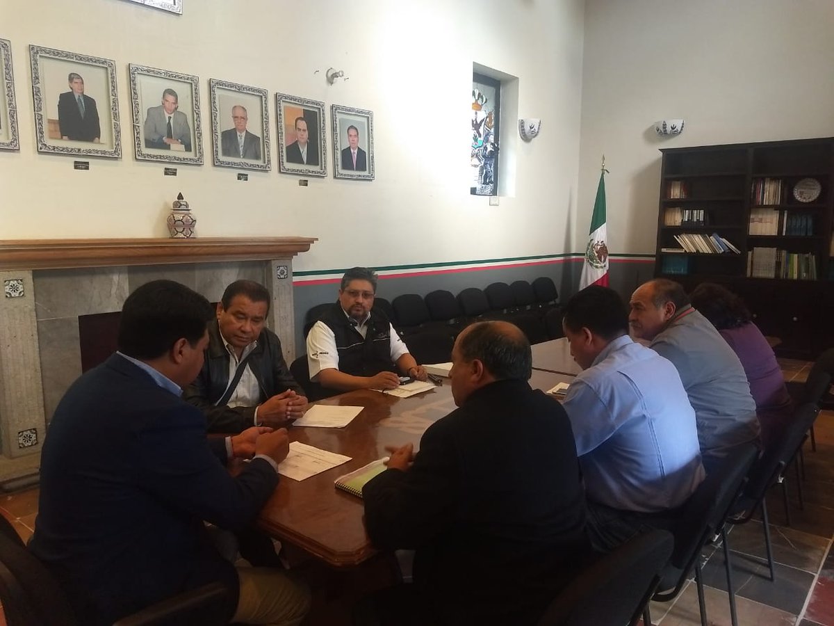 Aquino_Limon's tweet photo. Este día sostuve una reunión con el Comité de Estudios y Proyectos, para verificar la calidad de los proyectos registrados en el Sistema de Gestión de Proyectos de Obra #SIGESPO 

#HaciendoCaminos https://t.co/x7zvY5nt21