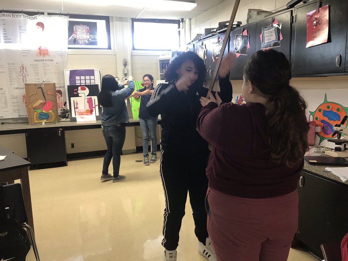 JensClassroom's tweet photo. @SouthParkKnight science class doing their Nervous System Reaction Lab! It was a very engaging for the kids! Who has great reflexes??? #GoingOutStrong
#ScienceClass @Thedrlara @AnnaFue77715887 https://t.co/uS6xL5it5o