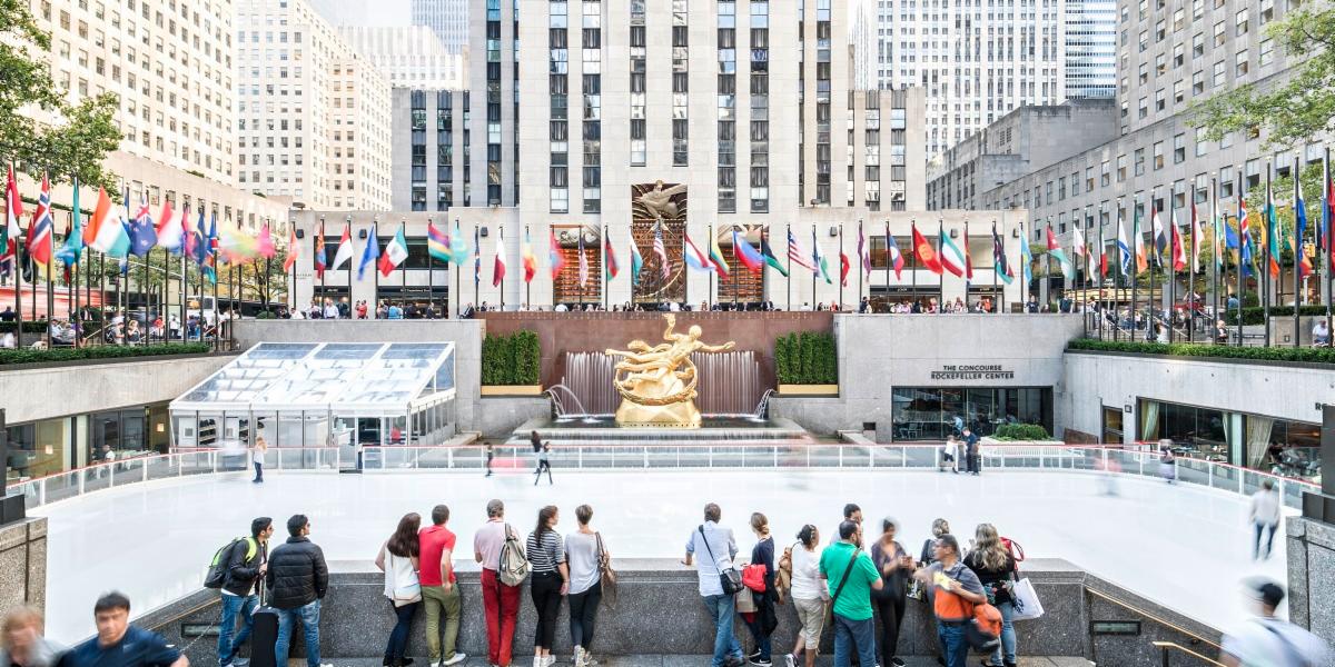 SchindlerNA's tweet image. Since 1932, our modernization of @rockcenternyc helped visitors have a safe and enjoyable Christmas tree lighting ceremony experience. #RockefellerCenterTreeLighting #RockCenterXmas