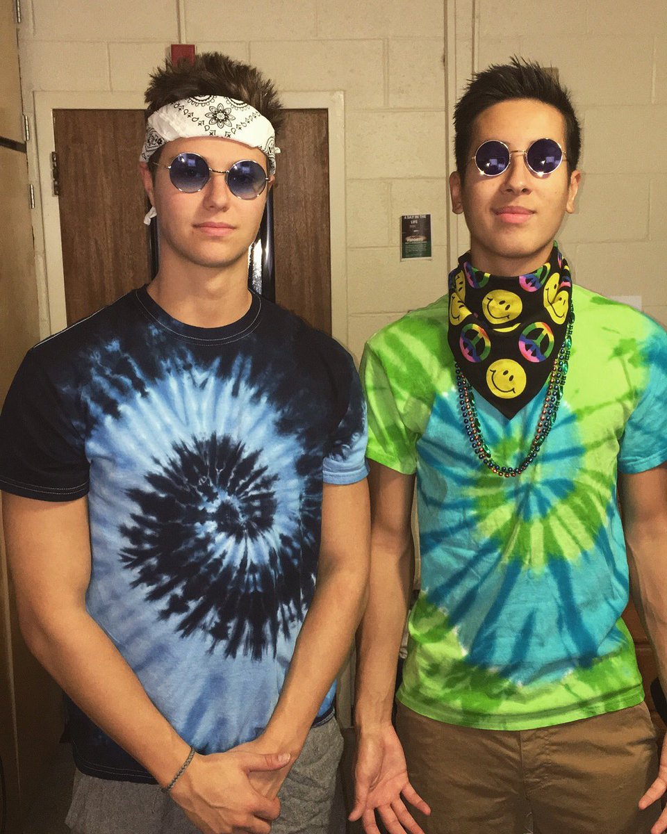 HuberColton's tweet image. Happy bday ugly, come visit soon🤞🏽