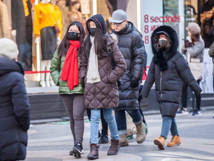 韓国旅行 コネスト 韓国 冬の寒さ対策マニュアル いよいよやってきましたソウルの冬 冬ならではの辛旨グルメを楽しみたい韓国旅行 ですが 忘れてはならないのが防寒対策 です 極寒ソウル でおすすめの服装攻略 T Co Qvxcpsxhwb T